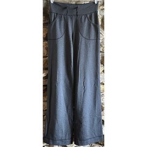 Women’s Grey Wide Leg LuLuLemon Grey Athletic Pull On Pants Size 2Tall